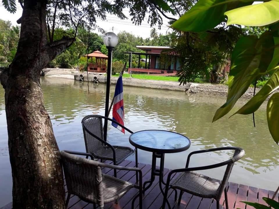 Resort Baan Mai Chai Khlong Amphawa Exterior photo